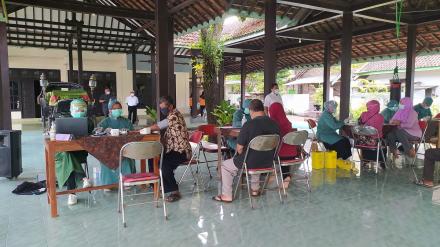 Vaksinasi Lansia dilakukan di Dusun Kemusuk Lor