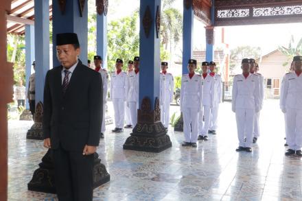 Upacara Tabur Bunga Pahlawan Nasional