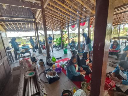 Lomba Masak Bahan Baku Ikan Nila oleh Istri Pamong Kalurahan Argomulyo